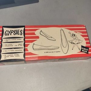 Vintage Tandy Leathercraft Gypsies DIY shoes, Size 4